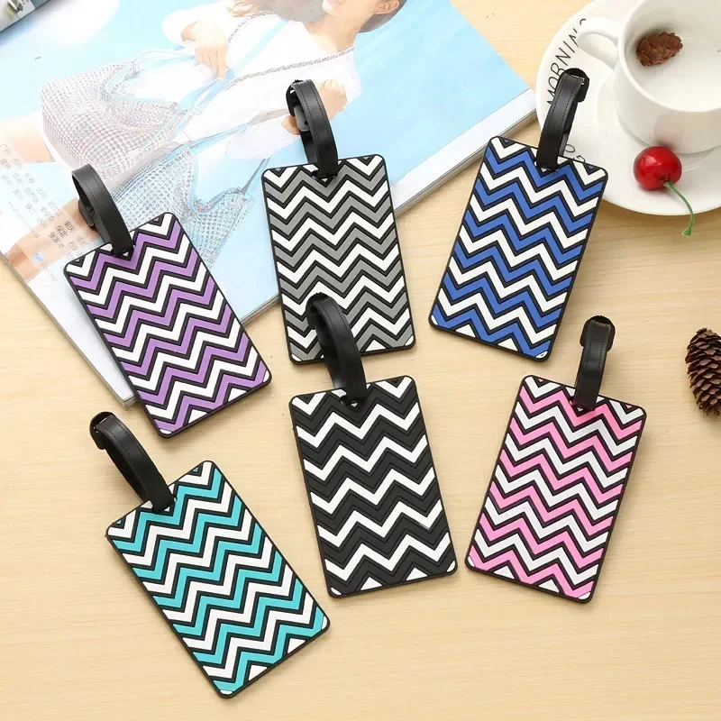 Geometryczne przywieszki bagaż – Travel Accessories Name recenzja i cena